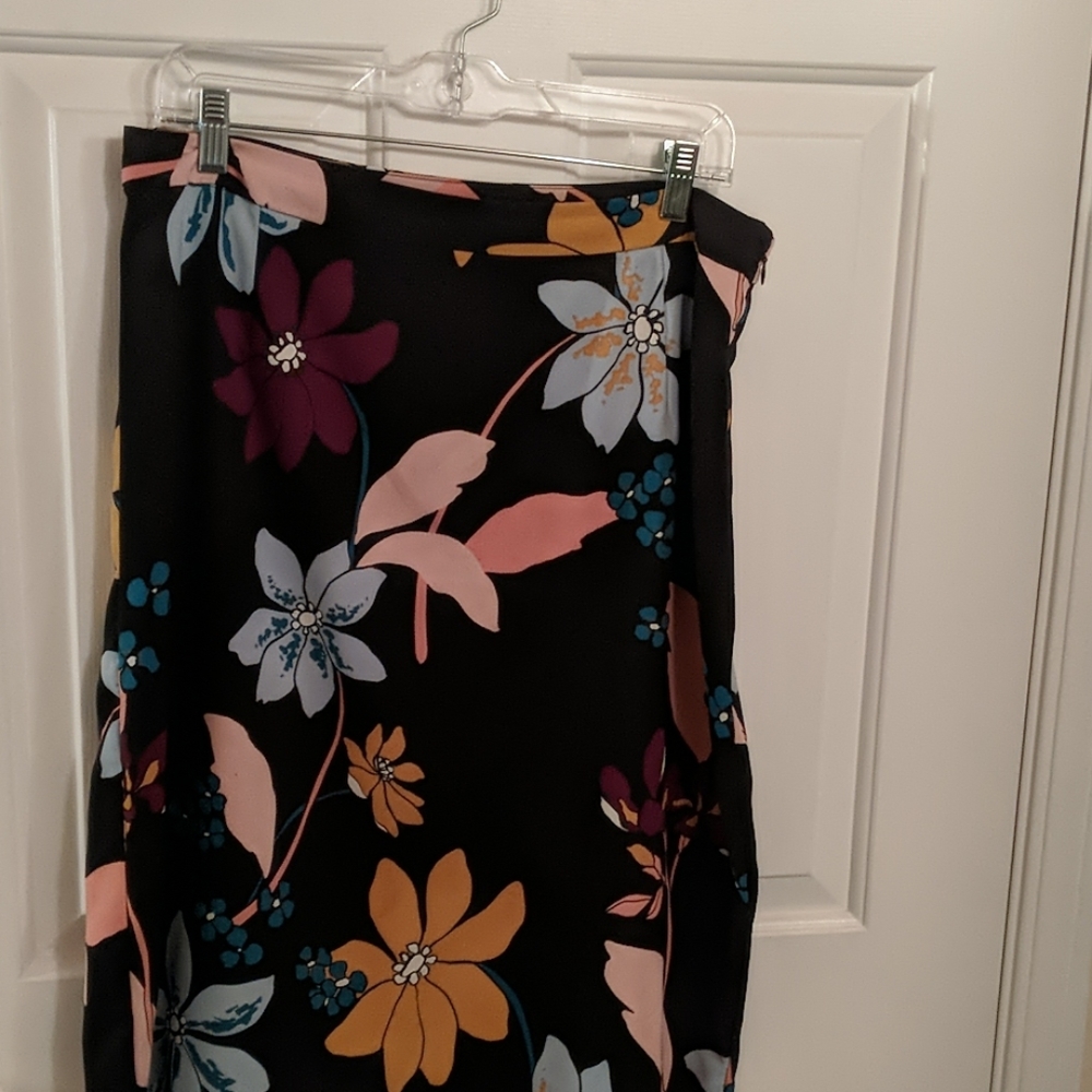 Printed skirt, never worn